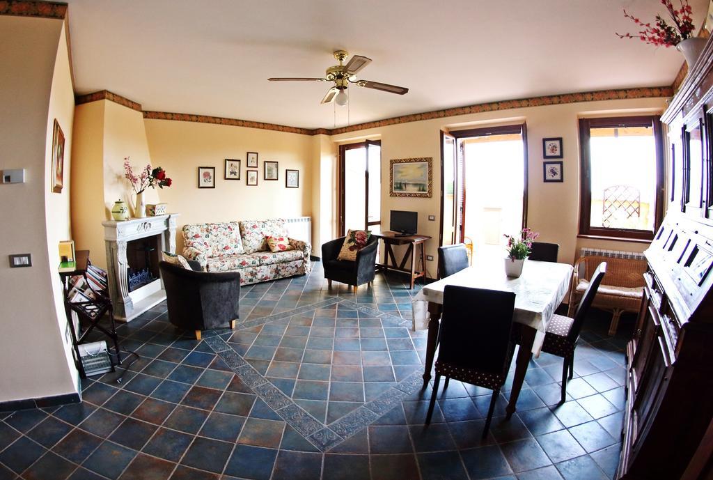 Appartamento Vacanze Magnolia E Glicine Tuoro sul Trasimeno Luaran gambar