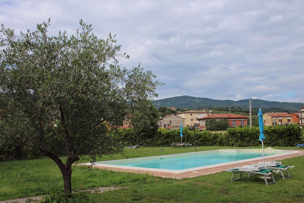Appartamento Vacanze Magnolia E Glicine Tuoro sul Trasimeno Luaran gambar